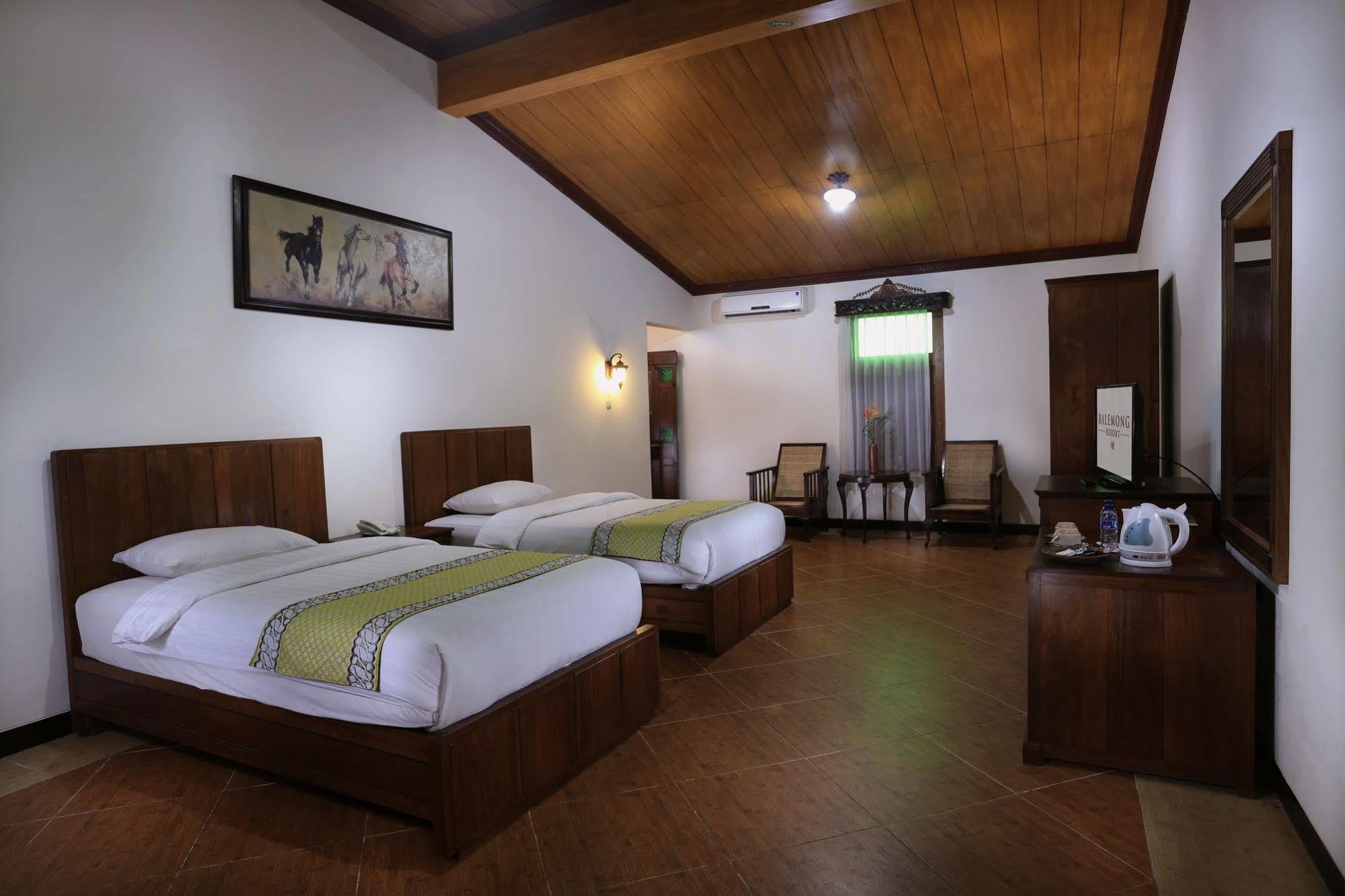 Hotel Melva Balemong Semarang Exterior foto