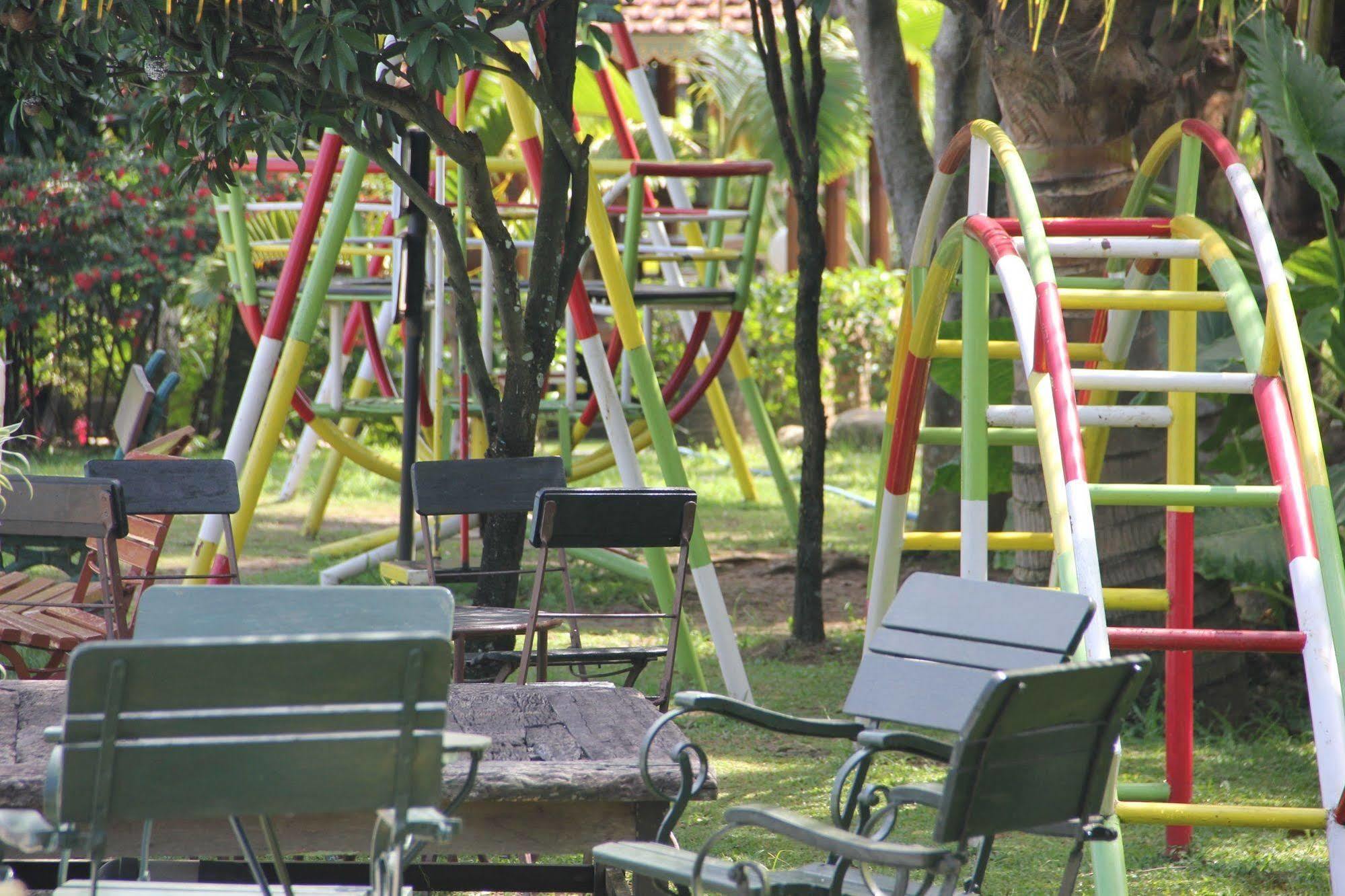Hotel Melva Balemong Semarang Exterior foto